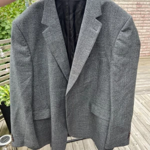 Kavaj SirOfSweden - Storlek D128, kolla de sista bilderna så ser ni hur storleken är. Billigare vid snabb affär 