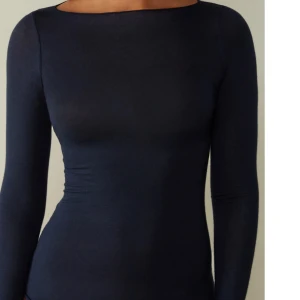 Mörkblå Intimissimi tröja - Mörkblå Intimissimi tröja, använd fåtal gånger 