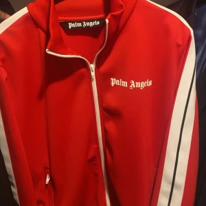 Palm angels tröja - Palm angels Tröja Storlek L, skick 9/10 fler bilder kan tas kan gå ner i pris vid snabbaffär