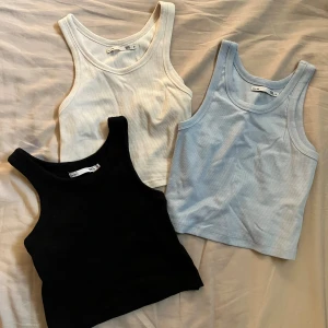 Toppar  - 3 toppar i nyskick storlek M Alla för 35kr