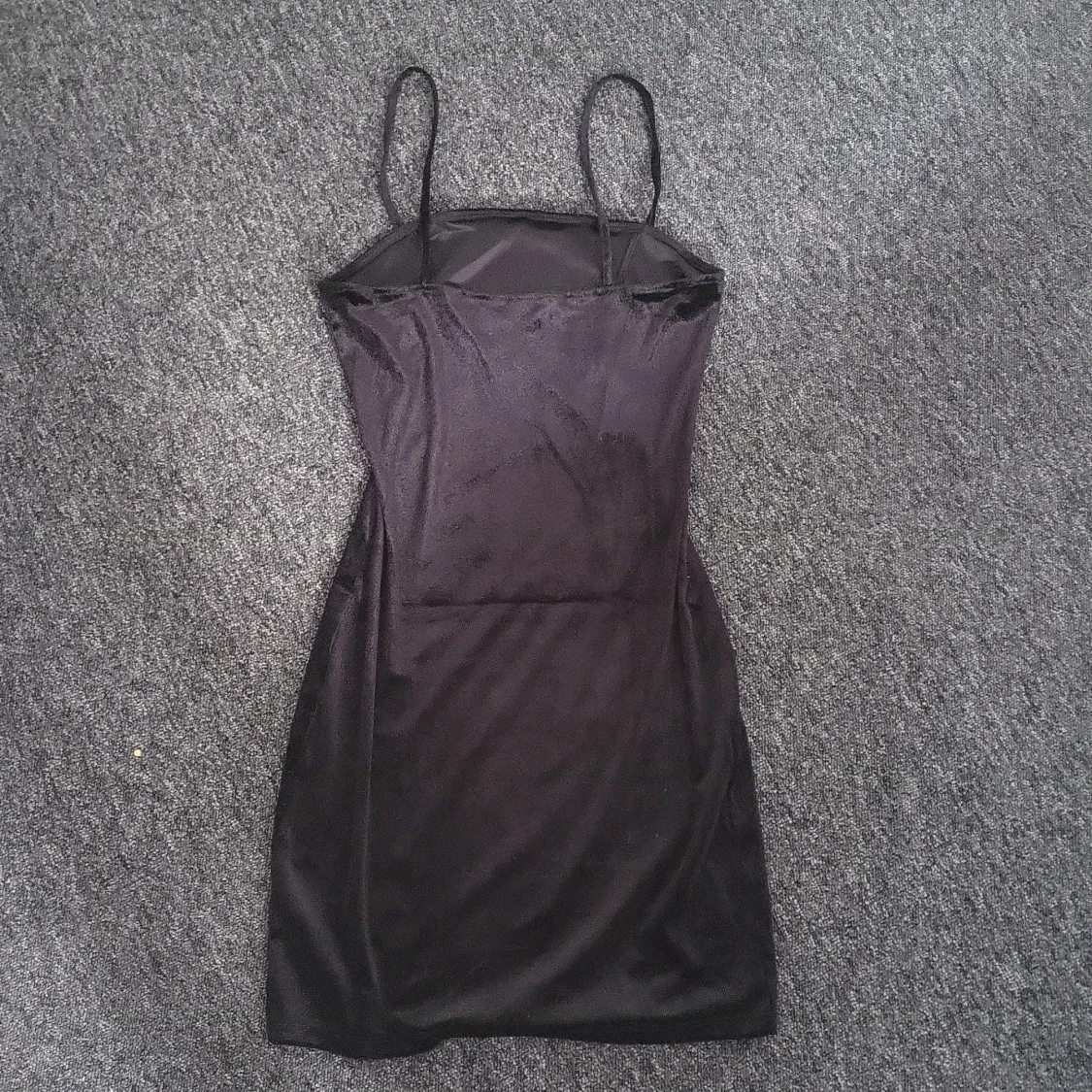 Svart tajt klänning - 90