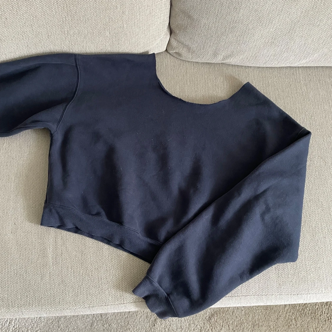 Mörk blå urringad crewneck 