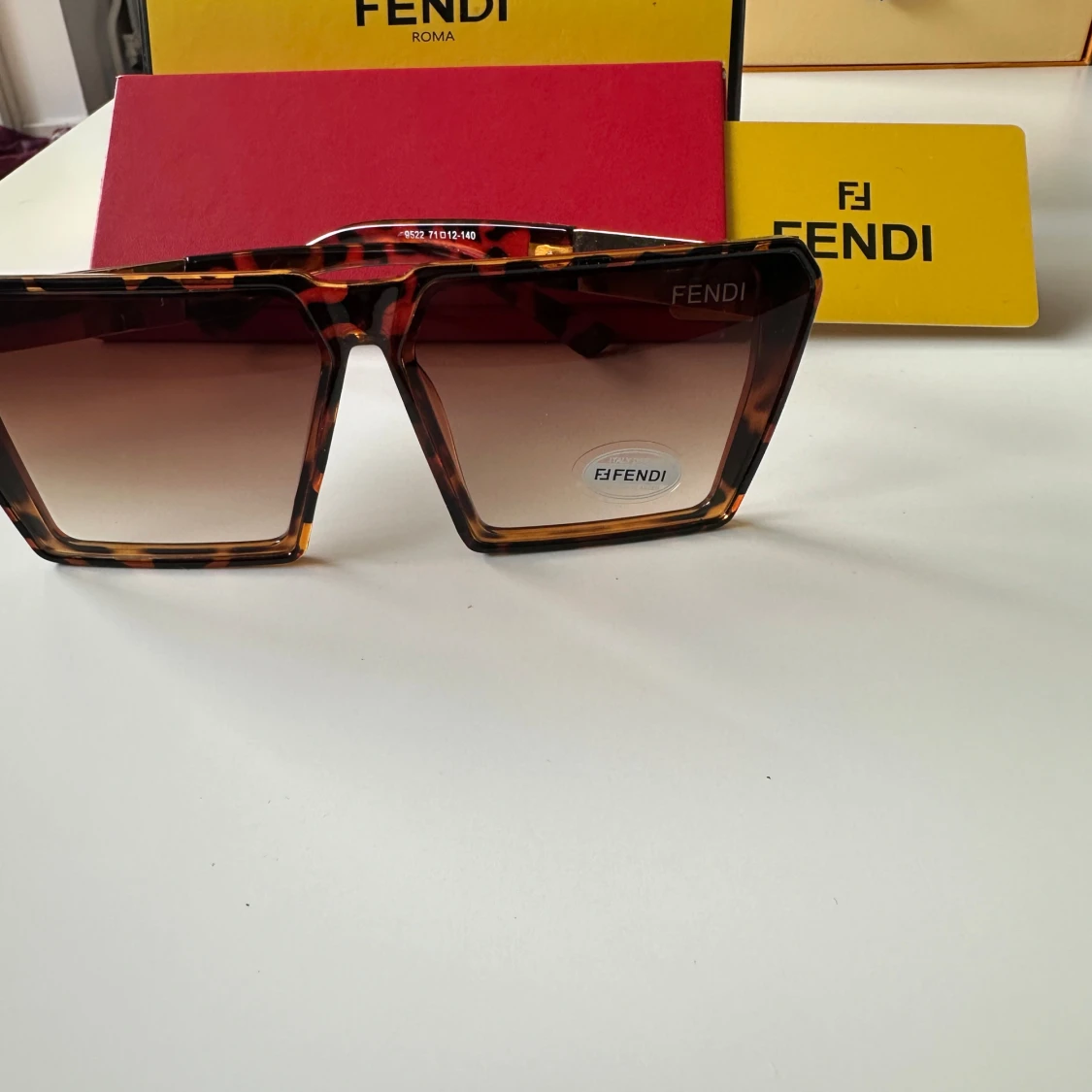 Sunglasses fendi - 90