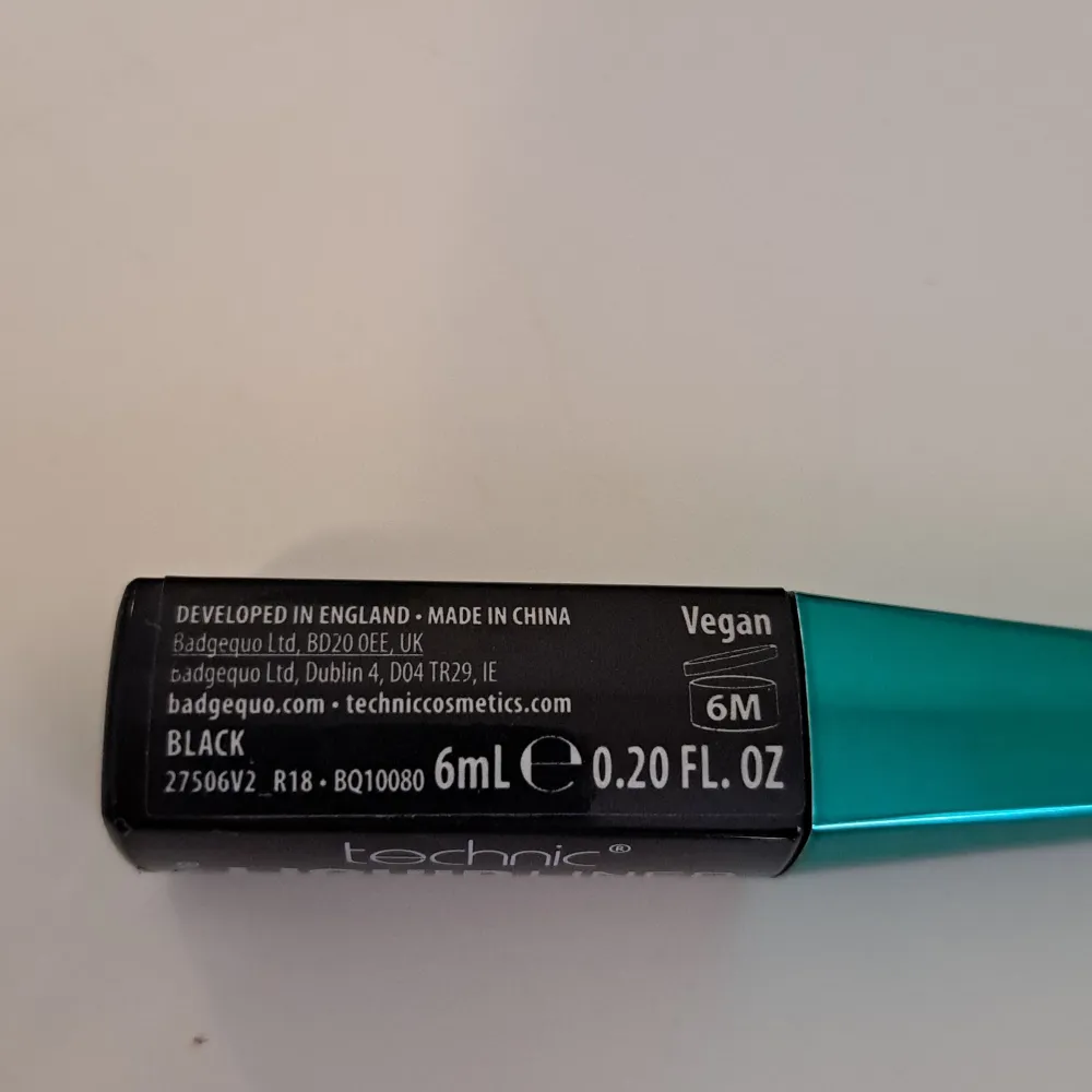 En svart flytande eyeliner från Technic. Produkten är vegansk och innehåller 6 ml. Den har en smal applikator för precis applicering. har bara switchat den. inte använd alls. . Skönhet.