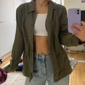 Linne Skjorta Blouse - Pris kan prutas. Jag är 160cm för referens.