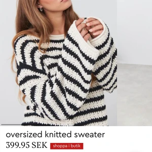 SÖKER!  - Söker efter denna tröja. Skriv gärna om du har en och kan tänka dig att sälja :) 