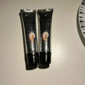 Helt nya!  - De var tyvärr i fel nyans och därav säljer jag de!  Nyans: 03 