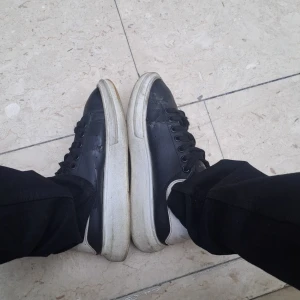 Alexander mqueen - Säljer på grun av lite fel storlek skona är i använd skick 