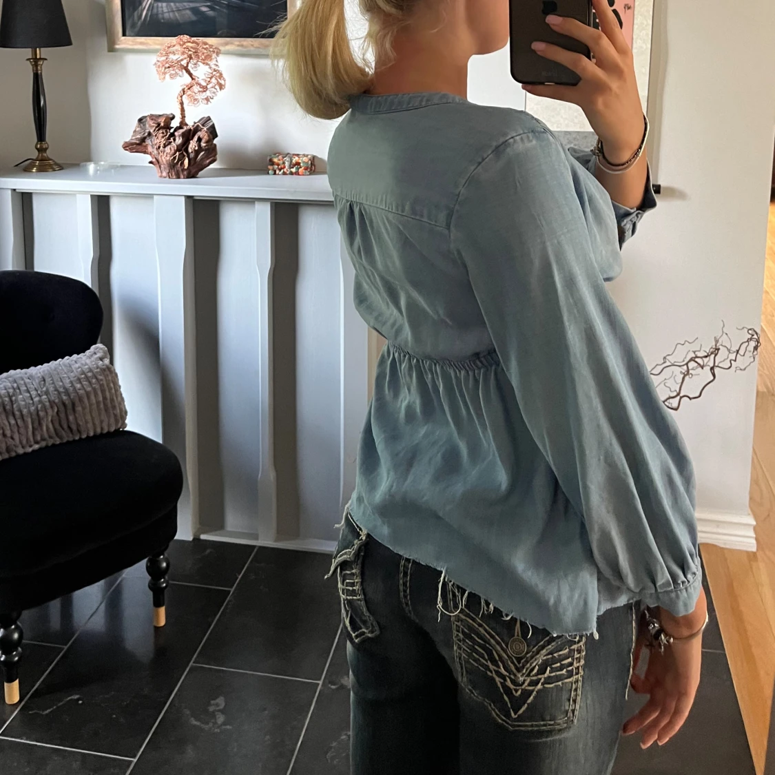 En ljusblå långärmad  - 90