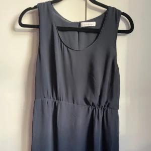 Klänning  - Jätte bekväm klänning från samsøe samsøe i fint skick Använd bara några få gånger 