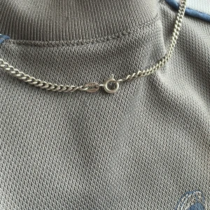 Äkta silverkedja köpt för 1500kr o säljs för 1300kr   - Den är knappt använd o fraktar it finns i Hedemora  