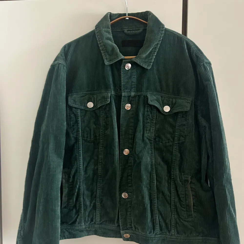 Samsøe Samsøe laust jacket Strl XXL (mer som XL) Finare grön färg än vad bilden visar. Takit.