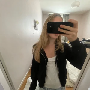 Zip hoodie - Najs zip hoodie från hm. Toppskick!! Kom med prisförslag 💞💞