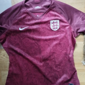 England fotbollströja  - The Lionesses bortatröja i fint skick. 