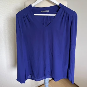 Soaked in luxury blus  - Super fint skick inget att anmärka på.  Normal i storlek