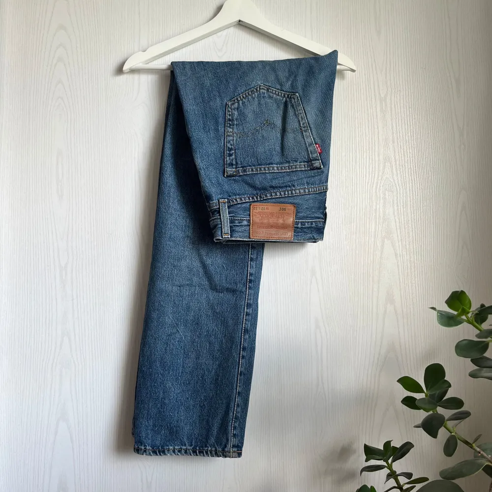 Levi’s Jeans i storlek 32. Rak passform och i bra skick.. Jeans & Byxor.