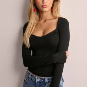 tröja från nelly - jättefin tröja från nelly, aldrig använd och har prislappen kvar 🫶🏻