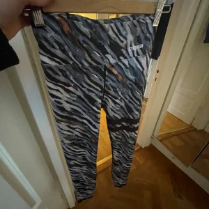 Stronger träningsbyxor  - Väldigt bra kvalité!!💕använt bara någon gång 