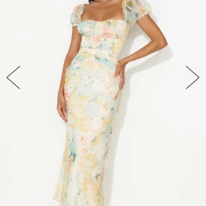 Jättefin HelloMolly klänning nypris 1300 - Nypris:1300kr. Helt ny Hello Molly klänning. Köpt nyligen. Lapp finns kvar. 