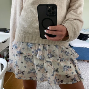 Söt volang kjol  - Säljer min söta volang kjol som jag köpte förra sommaren🤗