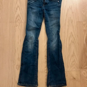 Jeans - G star jeans som passar bra men används inte, skriv om ni undrar mått eller något. 🥰skriv till mig om ni vill köpa!!!
