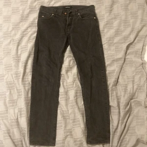 J Lindeberg jeans i topp skick! - Fina J.Lindeberg Jeans i väldigt bra skick, väldigt lite använda. Storlek 31/32 i jeans storlek.