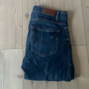 Jeans från dressmann regular fit bra skick  Nypris 699 kr - Mitt pris 125 kr Skriv vid minsta fundering 