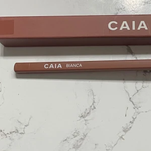 CAIA läpppena i färgen bianca  - Helt ny  Testad endast en gång på handen! 