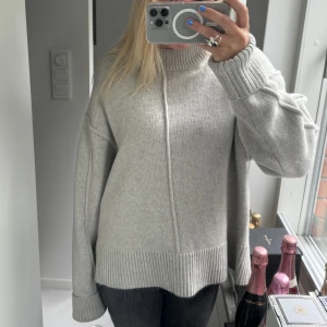 Stickad tröja!!! - Säljer denna super snygga stickad tröjan från HM!!! Stl M