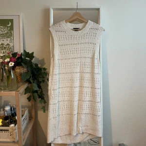 Stickad klänning  - Supersöt stickad klänning från Lindex, sparsamt använd så i gott skick! 