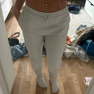 Mjukisbyxor - Låga mjukisbyxor från hm! Säljer för har för mkt mjukisar! Kom privat om frågor💞