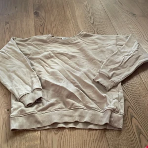 Tjocktröja - Beige Tjock tröja från lager 157