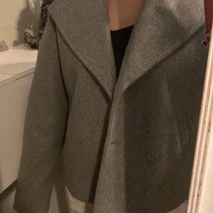 vinter jacka  - Fin vinter jacka från Gina tricot. God kvalite, inga defekter och nästan helt oanvänd. 💕