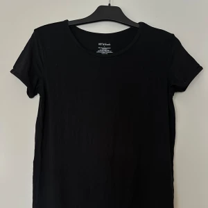 T-shirt - T-shirt i bambu, aldrig använd.