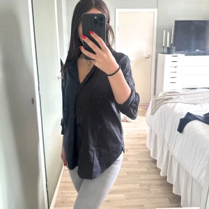 Svart skjorta - Aldrig använd 