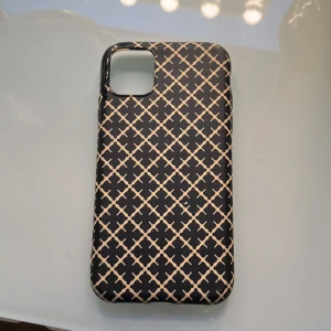 Malene Birger telefonskal  - Jag säljer mitt iPhone 11 skal från Malene Birger. Väldigt bra skick, nästan som nytt. 
