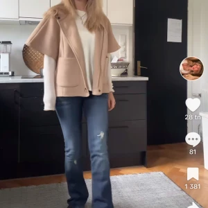 cape  - cape från zara, bra skick🌷köp dirket för 550kr