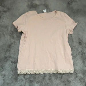 Lindex T-shirt  - Fin nästan aldrig använd 