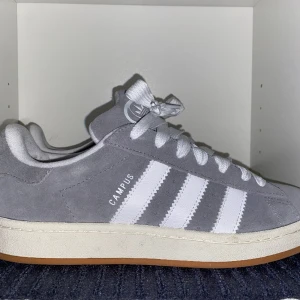 Adidas Campus - Nyskick och med extra skosnören