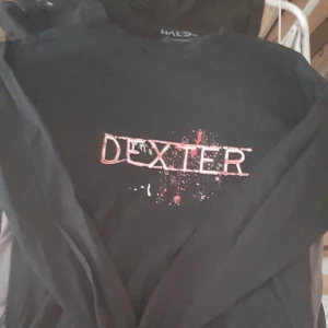 Långärmad T-Shirt Dexter - Långärmad T-Shirt med Tryck från tv-serien Dexter