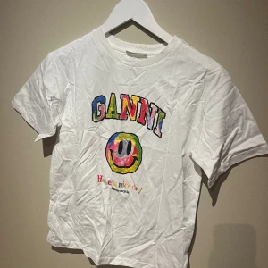 Ganni t shirt  - Strl S Aldrig använd 