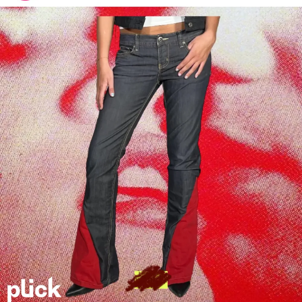 Säljer dessa så snygga remake jeans jag köpte på plick av ett remake företag! Passar en 36/38 och någon som är ungefär 170❤️. Jeans & Byxor.