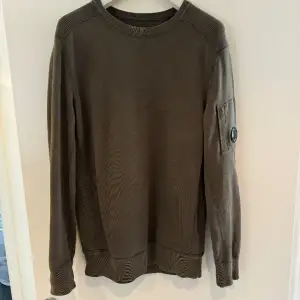 Cp company tröja Storlek: L Cond: 8.5/10  Skriv för fler bilder eller frågor!