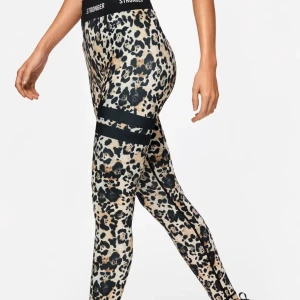 Stronger tights leopard - Dom snygga stronger tightsen! Otroligt sköna och snygga. Köptes för 800kr Säljer för 200kr 