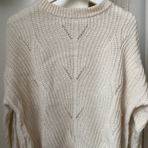 Stickad tröja BikBok - Fin stickad tröja från Bikbok, storlek XS.