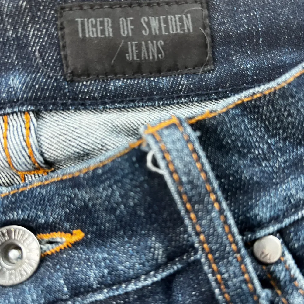 Hej! Säljer ett par fina Tiger of Sweden jeans i jättebra skick. Storlek 32x34 Nypris ligger runt 1500 och jag säljer för 300. Hör av vid frågor😊. Jeans & Byxor.