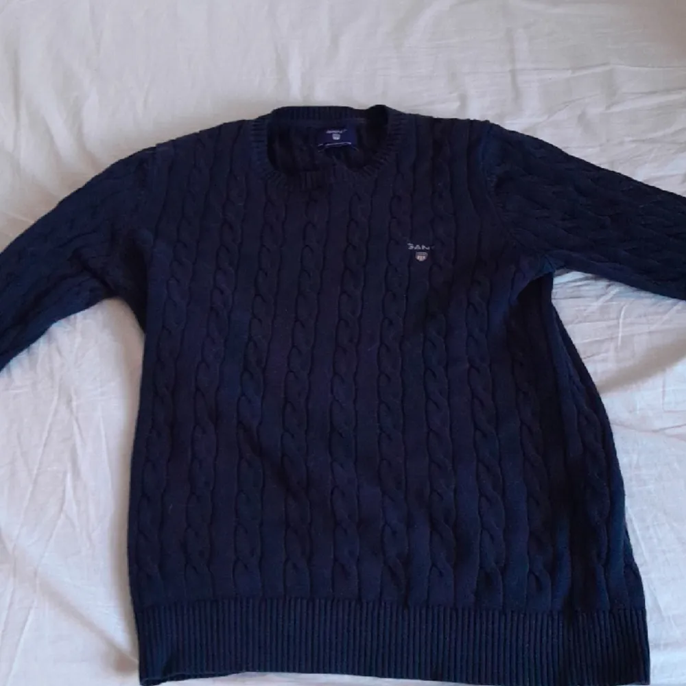 Gant tröja i storlek M använd ett fåtal gånger nypris 1400. Tröjor & Koftor.