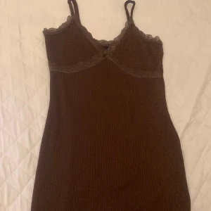 Spets klänning - Aldrig använd 