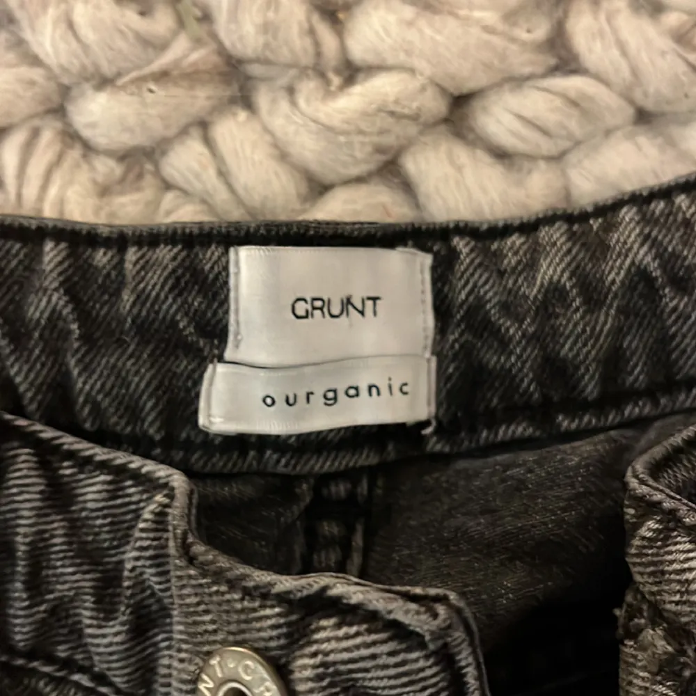 Säljer min grunt jeans storlek 27 Dark grey. Street loose dark grey. Jeans & Byxor.