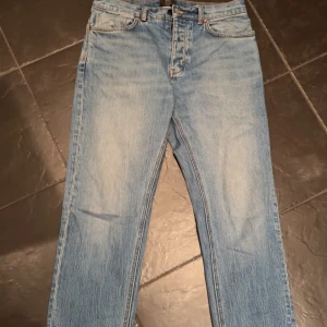 Neuw jeans - Använda fåtal gånger  Nyskick  Nypris 1400
